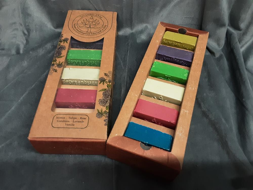 BOITE DE 6 SAVONS TRADITIONNELS 6X65GR JASMIN - ROSE - GARDENIA - LAVANDE - VANILLE - TULIPE