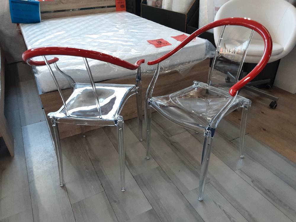  CHAISE  PLEXIGLAS AVEC ACCOUDOIRS ROUGE STARCK & QUITLLET