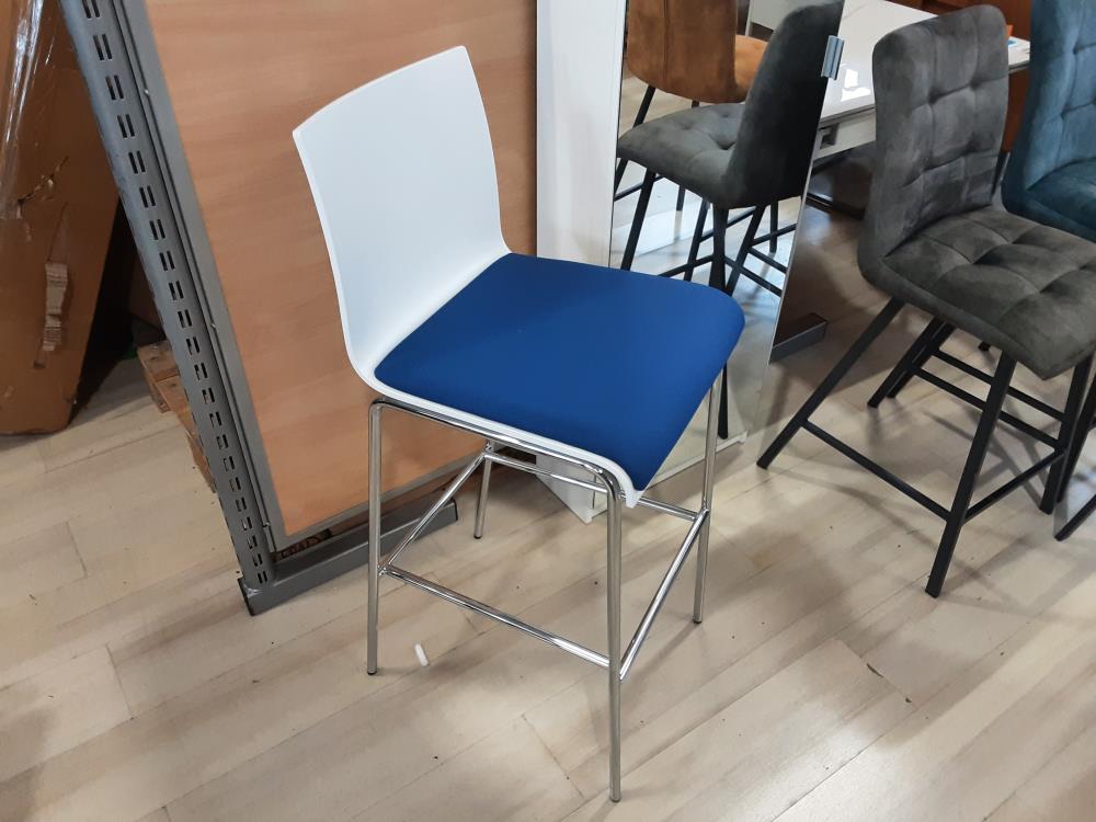 CHAISE HAUTE ASSISE BLEU H75CM