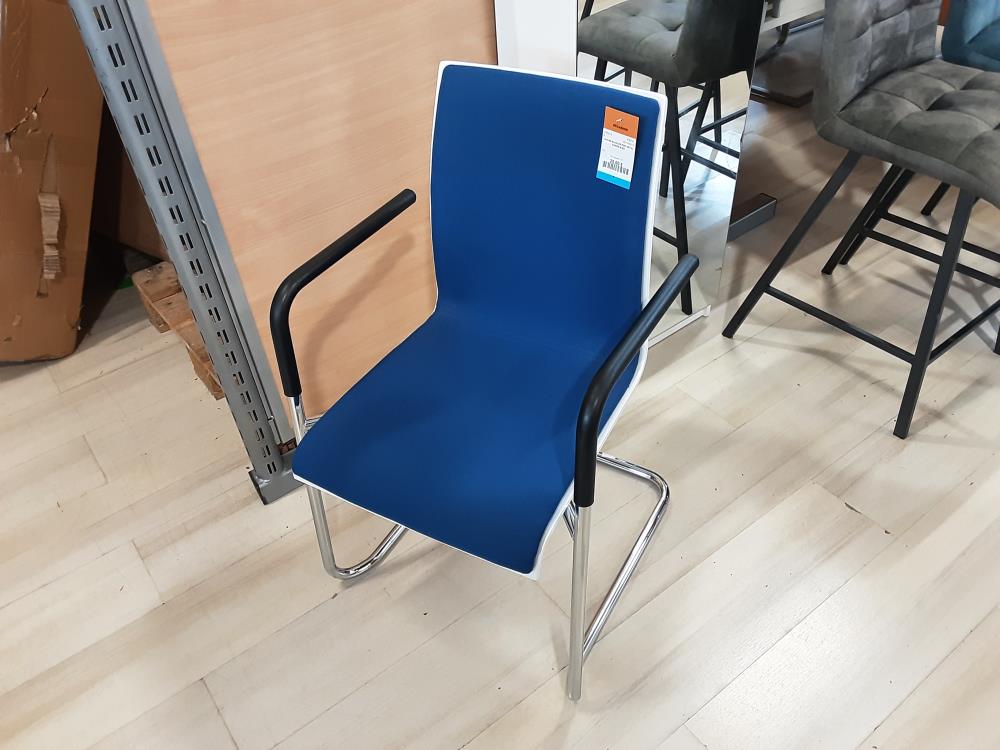 CHAISE BLANCHE PIED METAL ASSISE BLEU