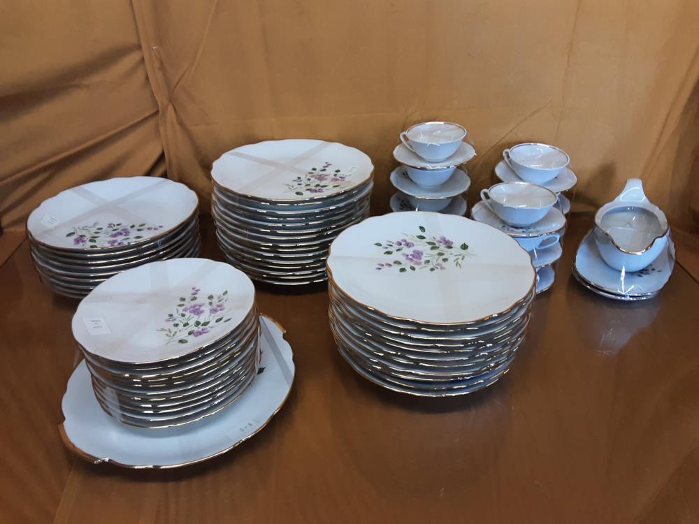 SERVICE DE TABLE + TASSES A CAFE PORCELAINE DE LUXE MOTIF FLEURS VIOLETTES