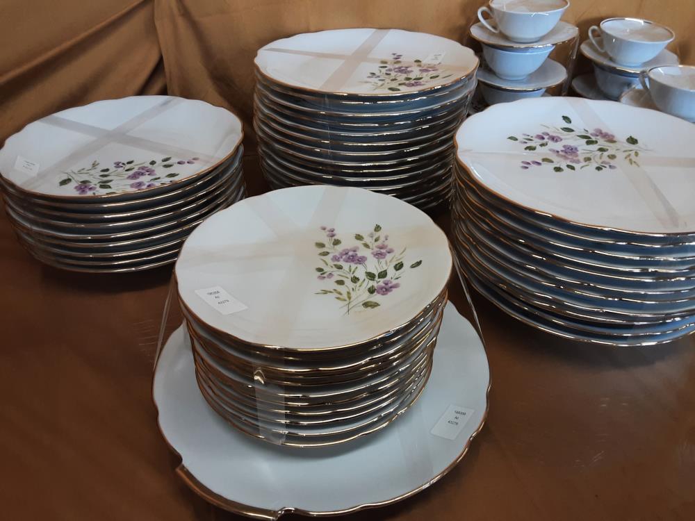 SERVICE DE TABLE + TASSES A CAFE PORCELAINE DE LUXE MOTIF FLEURS VIOLETTES