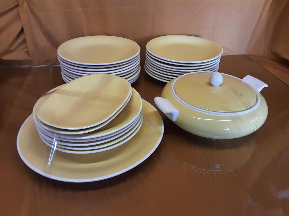 SERVICE DE TABLE A COMPLETER VILLEROY ET BOCH COLORIS JAUNE