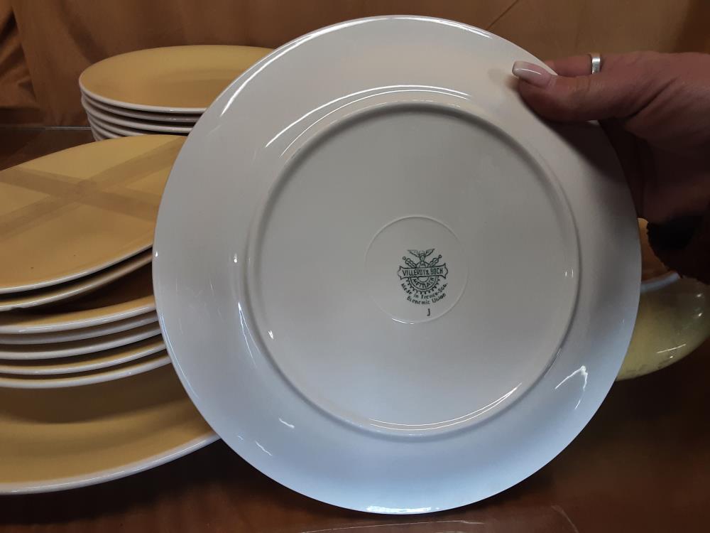 SERVICE DE TABLE A COMPLETER VILLEROY ET BOCH COLORIS JAUNE