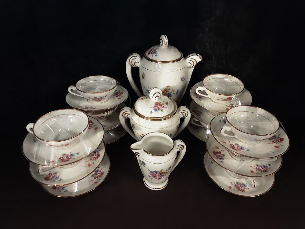 SERVICE A CAFE EN PORCELAIRE POUR 12 PERSONNES MOTIF FLEURS MULTICOLOR