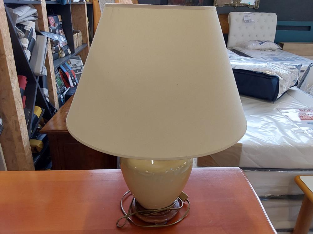 LAMPE DE SALON PIED BEIGE SOCLE EN BOIS