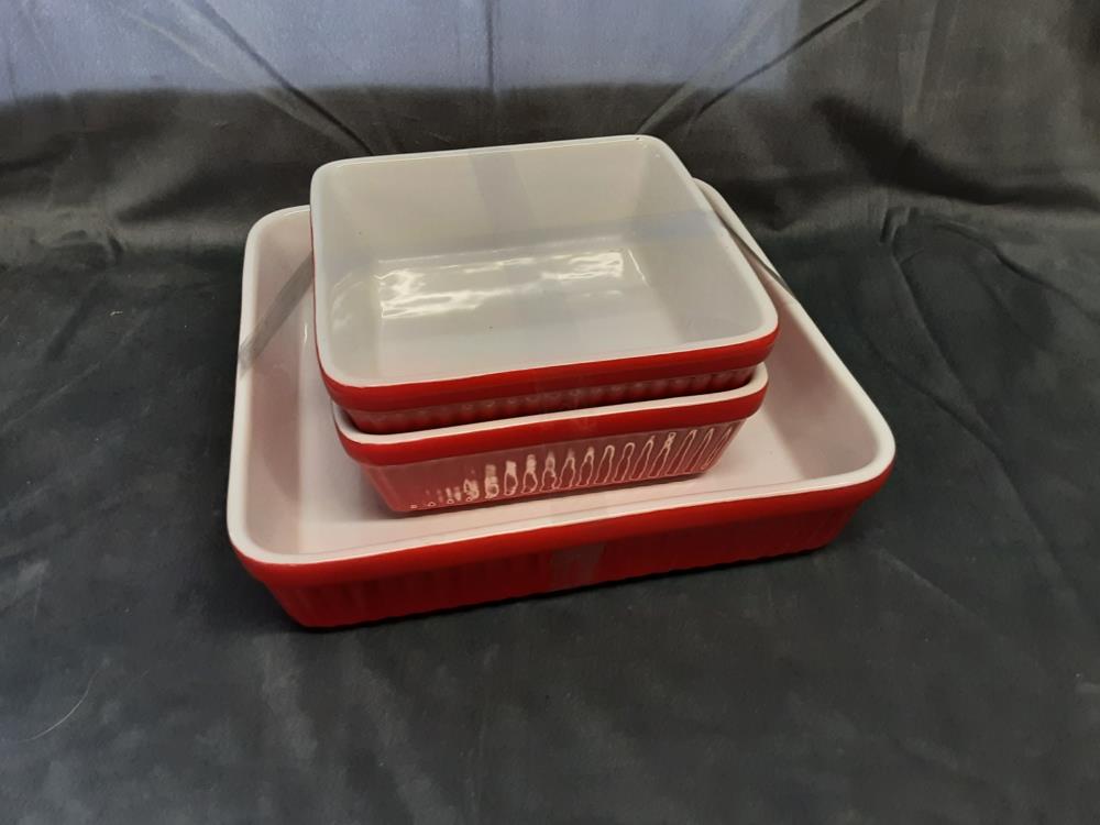 LOT DE 3 PLATS A FOUR ROUGE ET BLANC