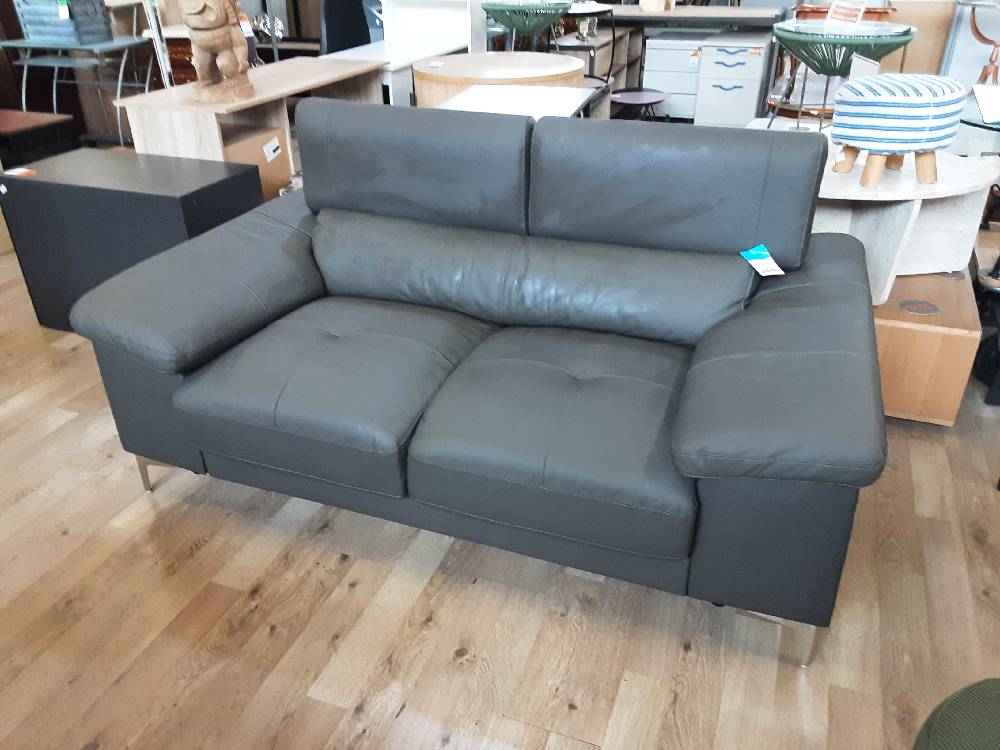 CANAPÉ 2 PLACES EN CUIR COLORIS TAUPE (1174223/62529) 2ÈME CHOIX