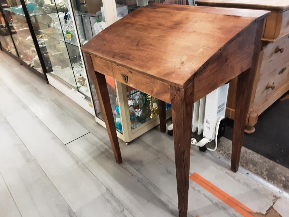 PUPITRE EN SAPIN SANS CLE