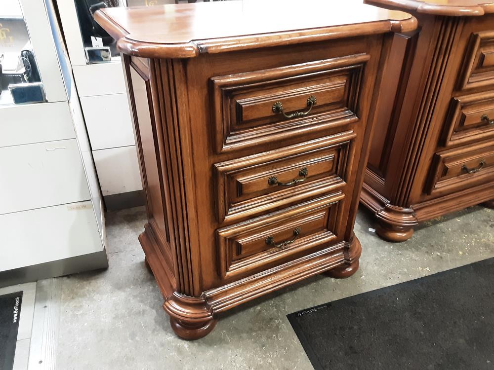 CHEVET EN CHENE 3 TIROIRS