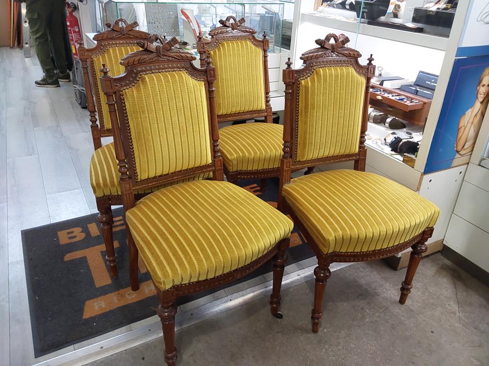 LOT DE 4 CHAISES STYLE LOUIS XVI COLORIS MOUTARDE