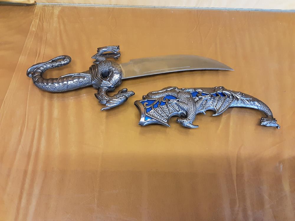 COUTEAU DRAGON AVEC ETUI 