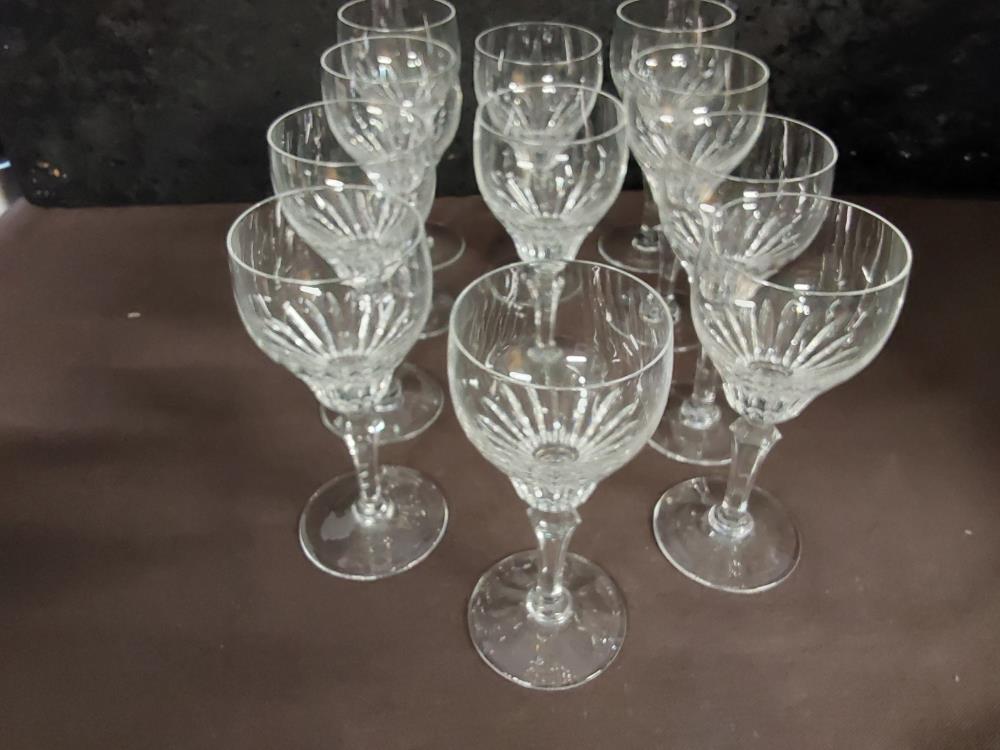 LOT DE 11 VERRES A VIN CRISTAL DE SEVRES