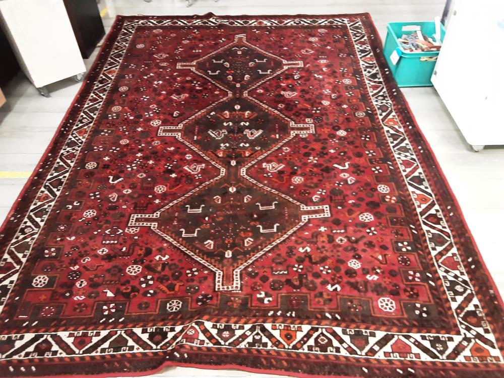 TAPIS FAIT MAIN LAINE ET SOIE NETTOYE ET TRAITE ANTI MITE ROUGE