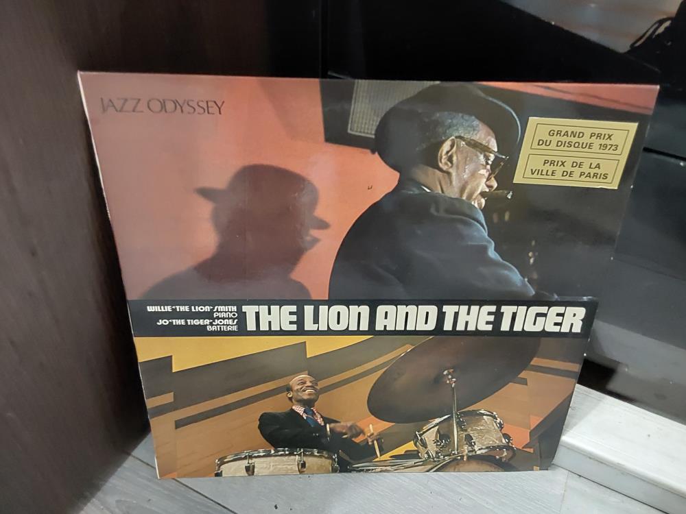 DISQUE 33T THE LION AND THE TIGER