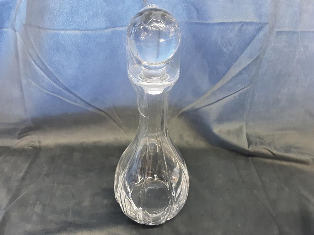 CARAFE AVEC BOUCHON EN CRISTAL