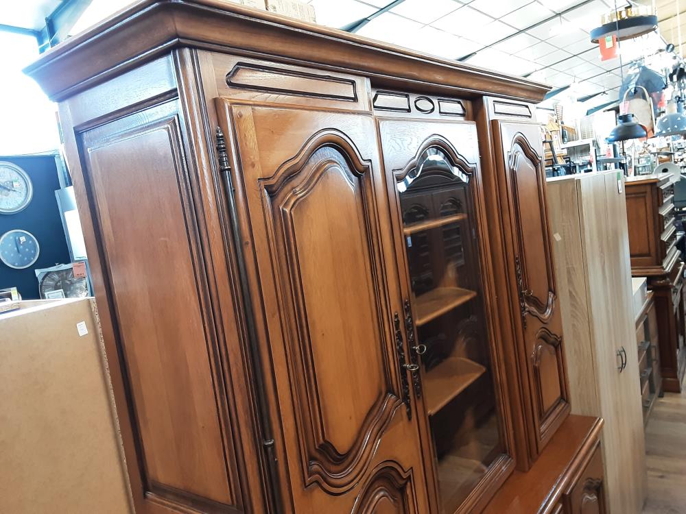 BUFFET 2 CORPS 6 PORTES DONT 1 VITREE AVEC TABLETTE ET TIROIRS INTERIEUR 