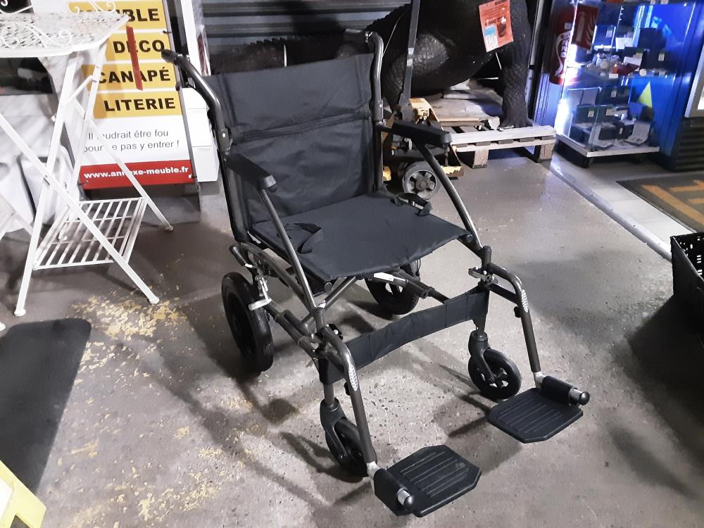 FAUTEUIL ROULANT PLIABLE