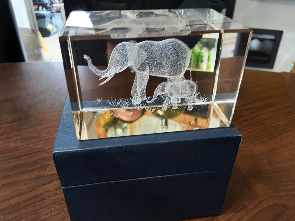 SUJET ELEPHANTS EN CRISTAL 