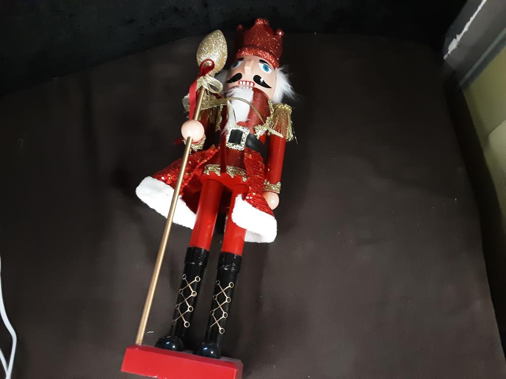 CASSE NOISETTES GM 40CM