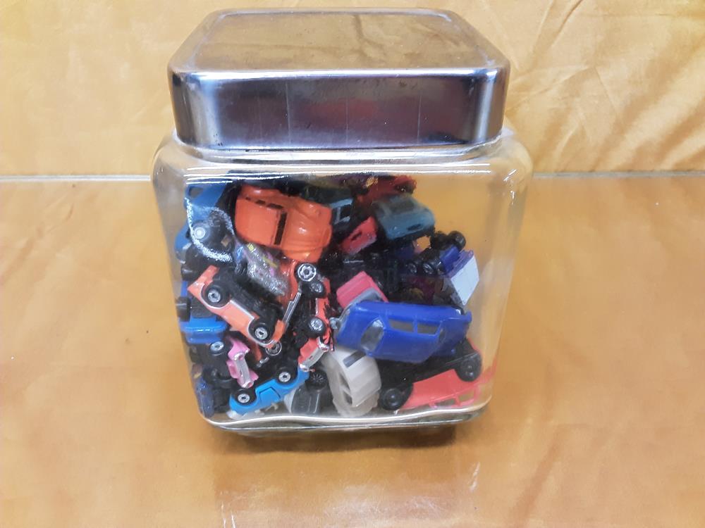 BOCAL AVEC LOT DE MINI VOITURETTES