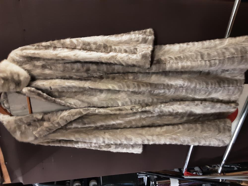 MANTEAU FOURRURE GRISE