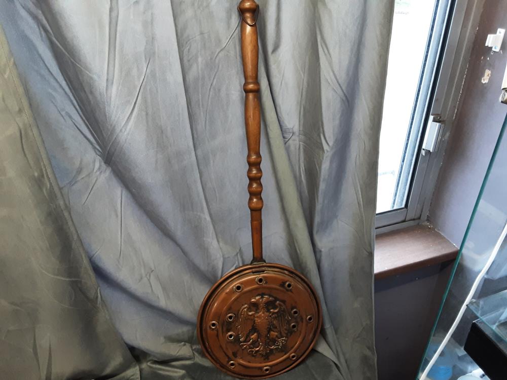 CHAUFFERETTE EN CUIVRE MANCHE BOIS