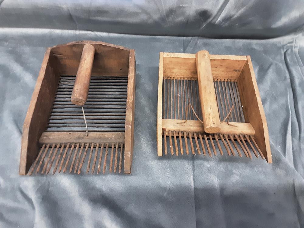 PEIGNE A MYRTILLES EN BOIS ANCIEN