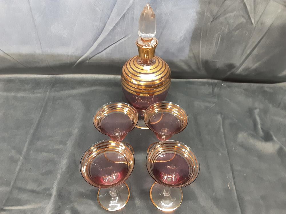 LOT DE 4 VERRES A VIN ET 1 CARAFE AVEC BOUCHON ROSE ET DORÉ 