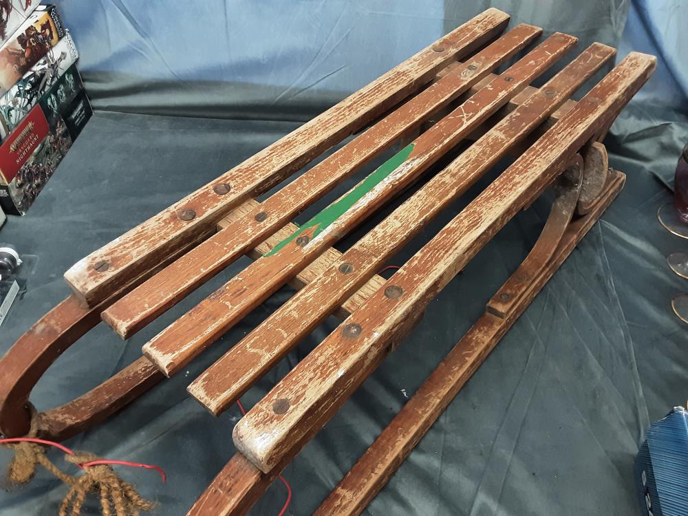 LUGE EN BOIS A RESTAURER