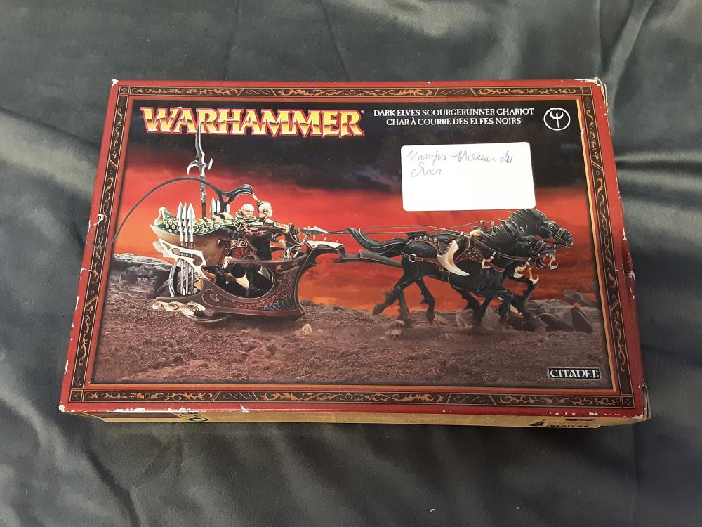 FIGURINES CHAR A COURRE DES ELFES NOIRS WARHAMMER (MANQUE MORCEAU DU CHAR)