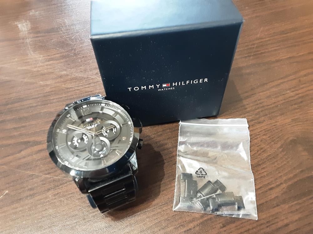 MONTRE TOMMY HILFIGER ACIER NOIR TH458.1.34.3310
