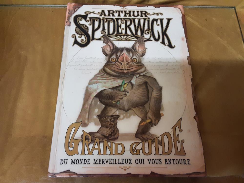LIVRE ”GRAND GUIDE DU MONDE MERVEILLEUX QUI VOUS ENTOURE”