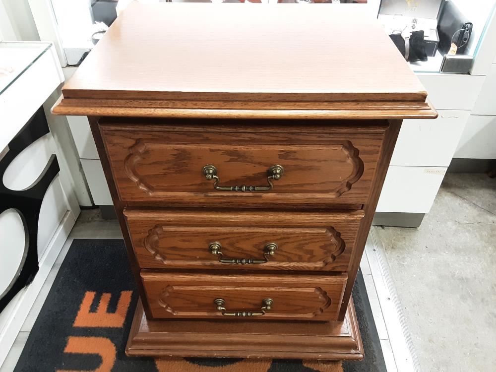 CHEVET EN CHENE 3 TIROIRS