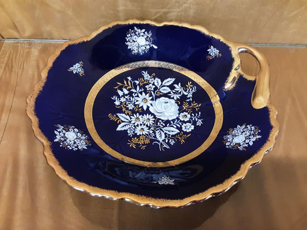 PLAT PORCELAINE BLEU DECOR FLEURS BORDURE DORÉ 