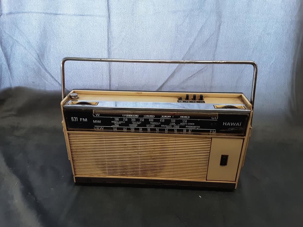 RADIO PORTATIVE A PILES VINTAGE HAWAI