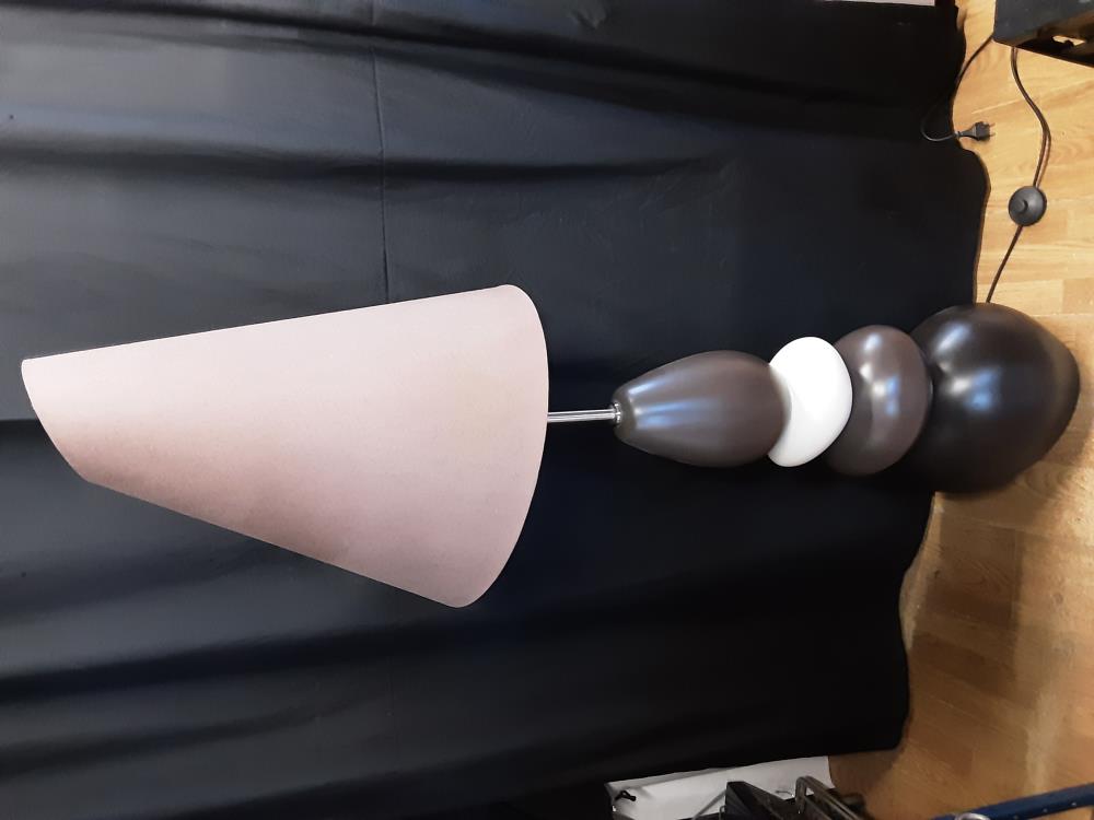  LAMPE IMITATION GALETS TGM A POSER BRUN ET BLANC HAUTEUR 1M58