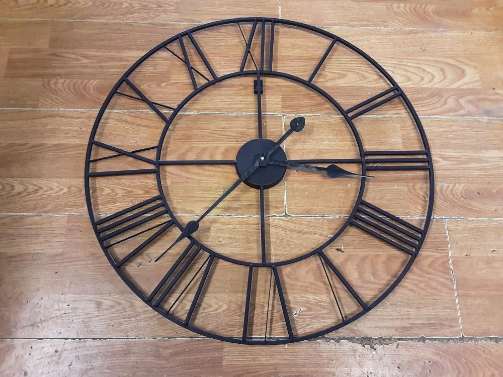 PENDULE A PILE METAL AJOURE DIAMETRE 59CM