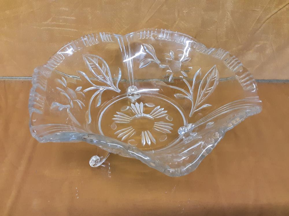 COUPE A FRUITS EN VERRE SUR PIEDS