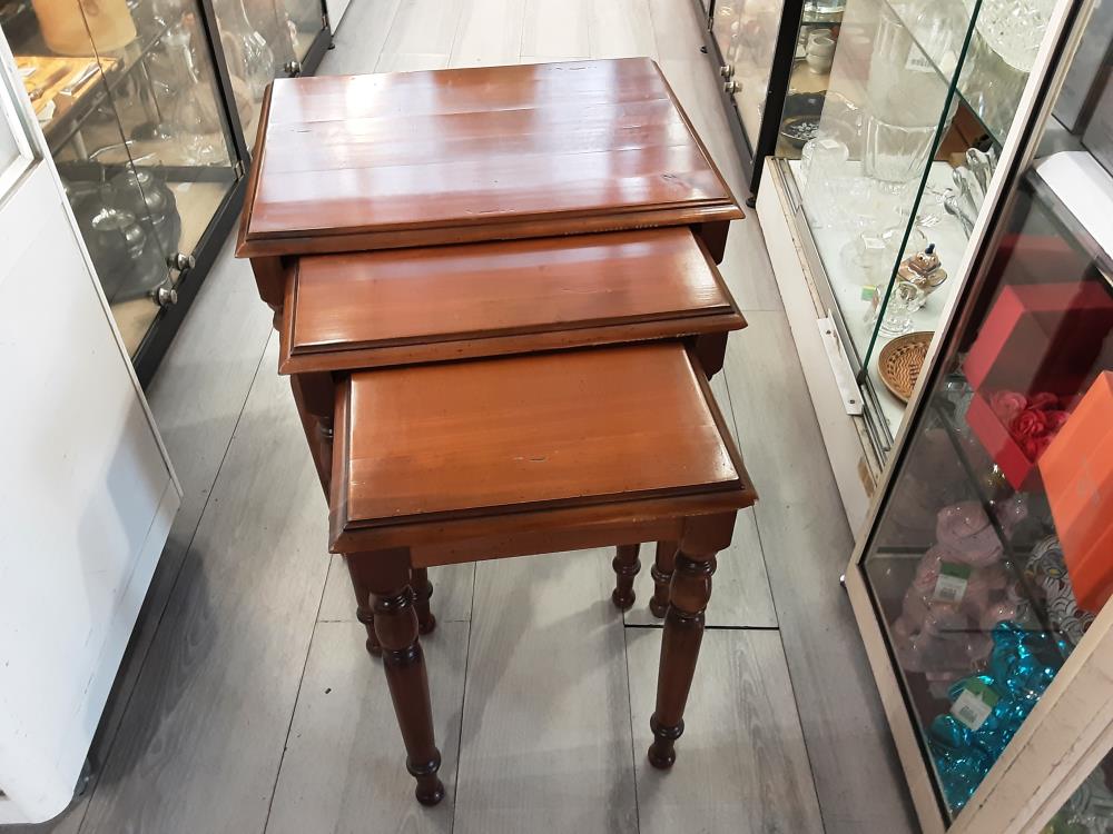 LOT DE 3 TABLES BASSES GIGOGNE BOIS 