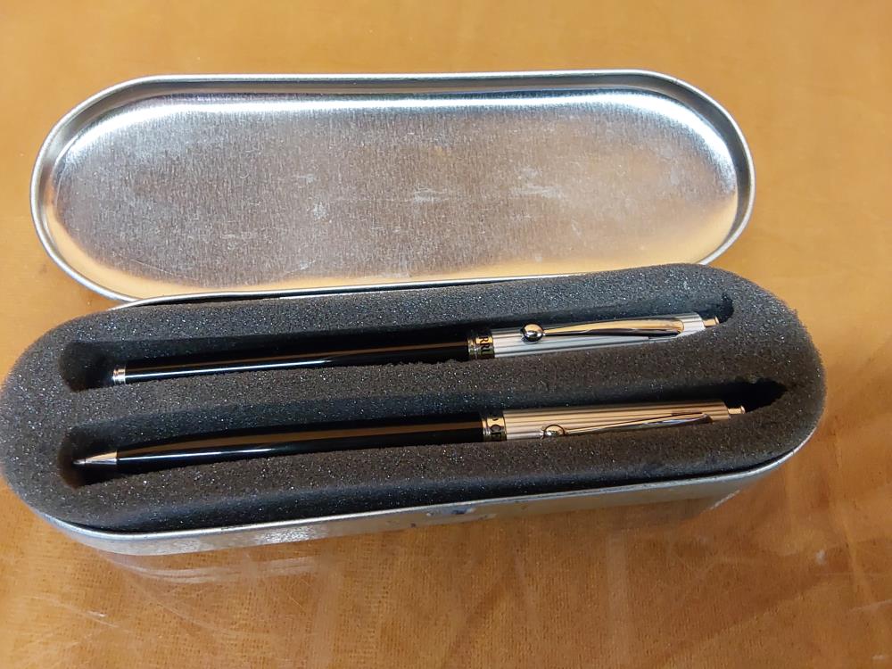 LOT DE1 STYLO PLUME + 1 STYLO BILLE NINO CERRUTI