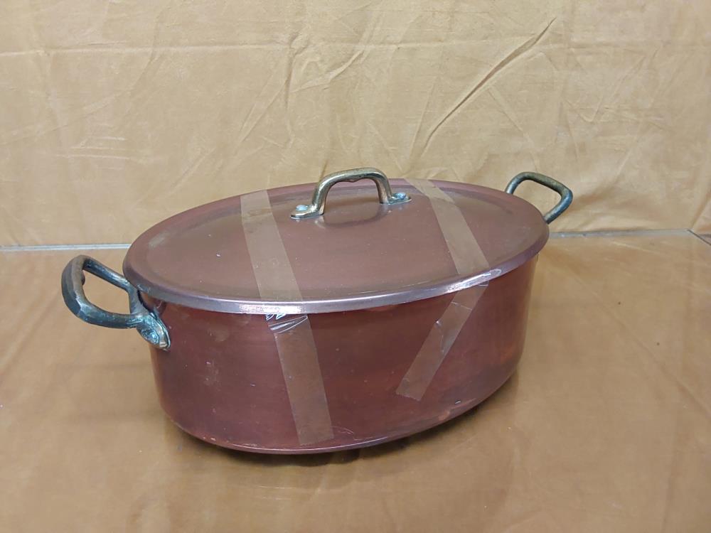 COCOTTE OVALE EN CUIVRE