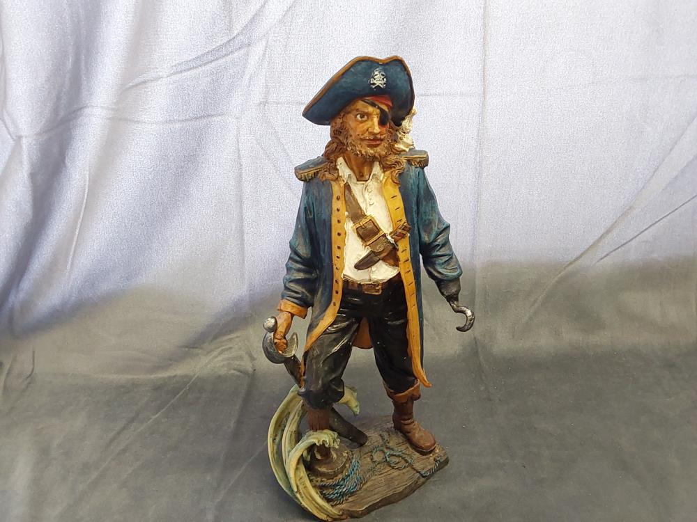 STATUETTE RESINE PIRATE HAUT 30CM