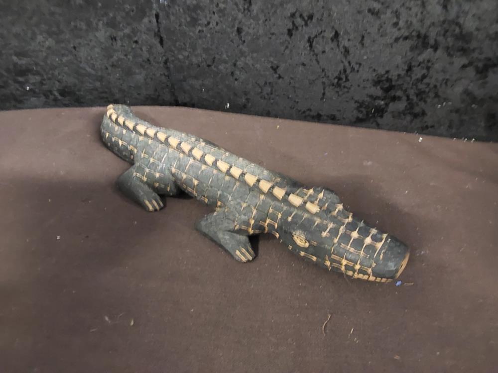 STATUETTE CROCODILE EN BOIS
