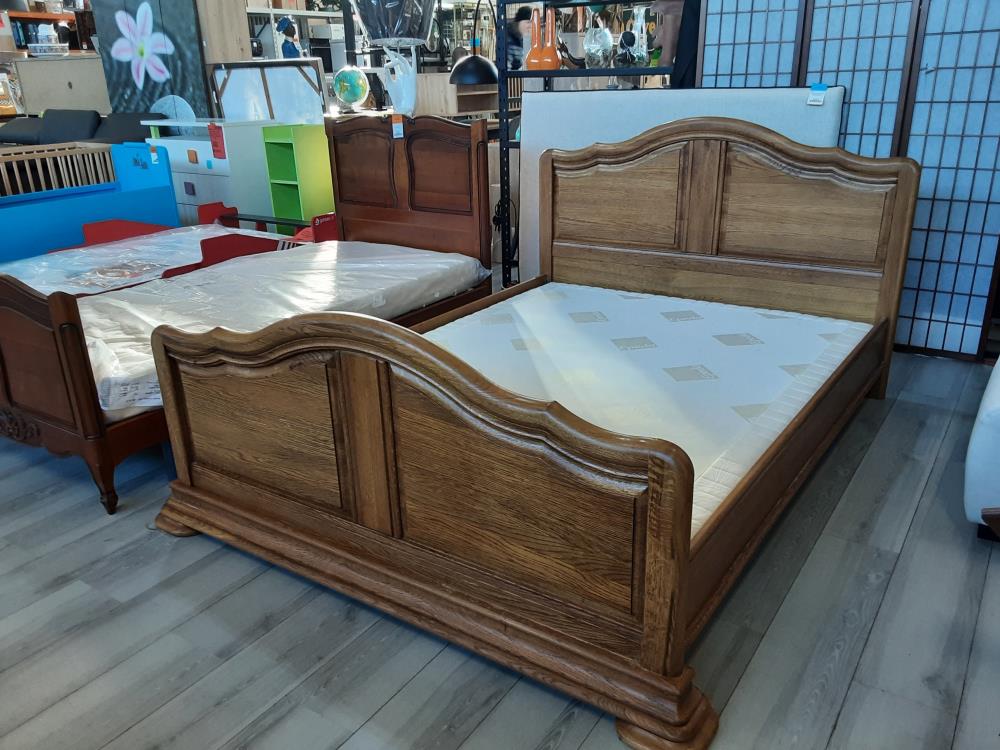 LIT EN CHÊNE AVEC SOMMIER TAPISSIER 140X190CM 