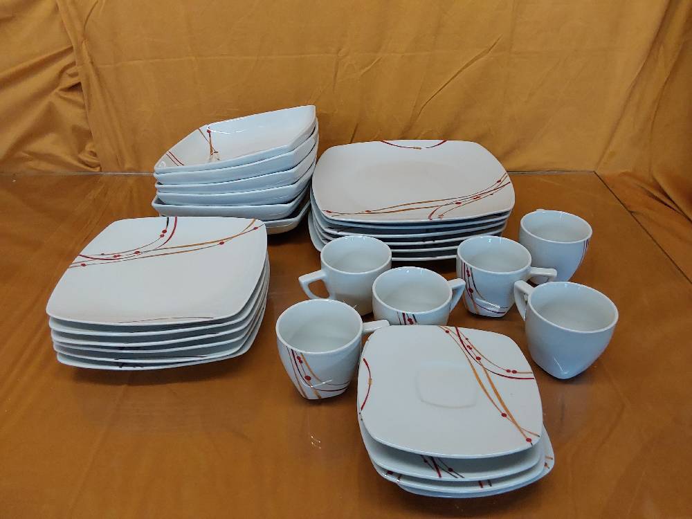 SERVICE DE TABLE PORCELAINE BLANC DORE ET ROUGE + TASSES A CAFE 6P