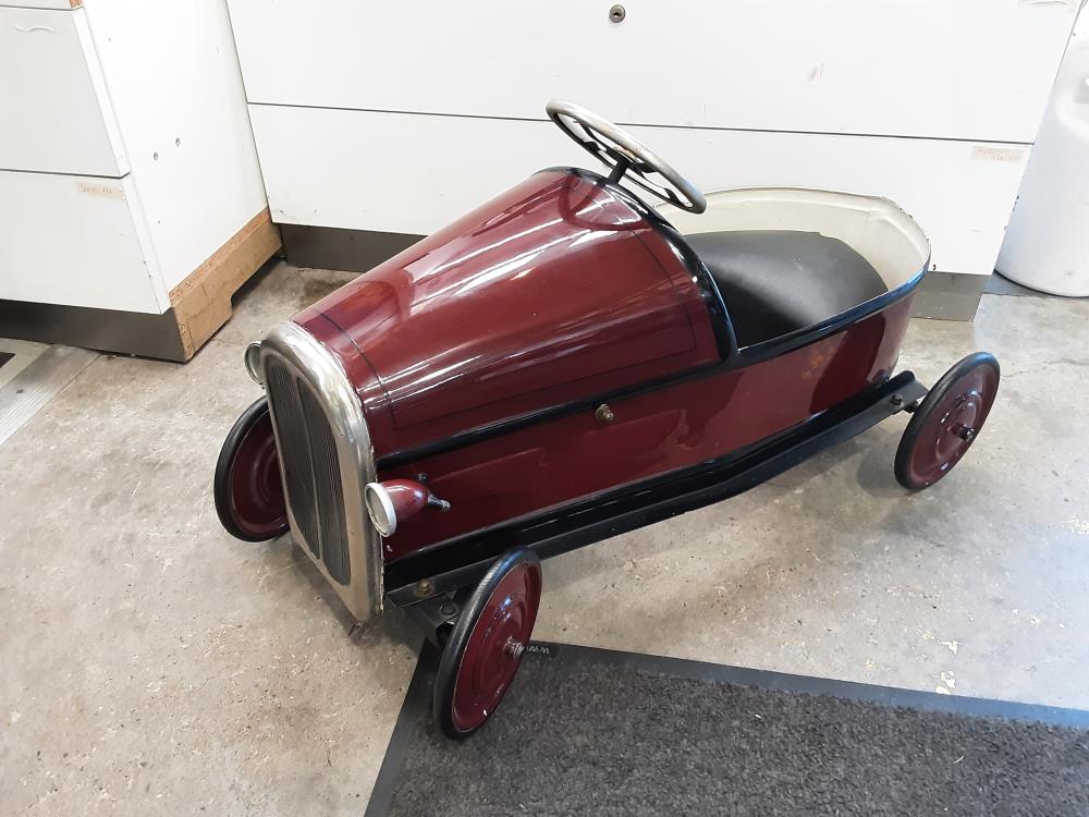 VOITURE A PEDALE ANCIENNE BORDEAUX