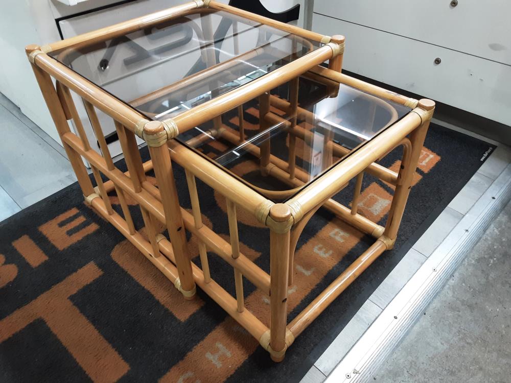 Tables Gigognes  En Osier Plateaux Verres Fumé