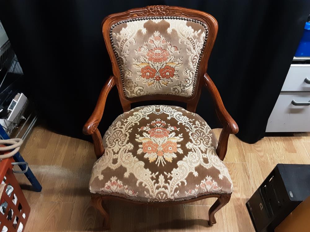 FAUTEUIL BERGERE TISSU BEIGE FLEURS ROSES