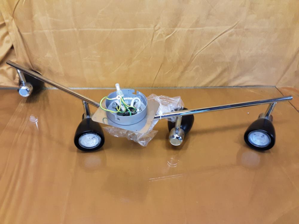 PLAFONNIER LED 4 FEUX CHROME ET NOIR